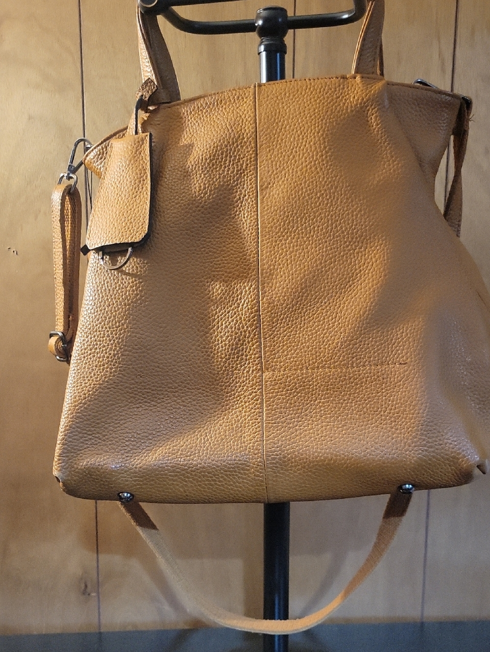 Classic Tan Leather Tote Bag - Versatile Everyday Carry